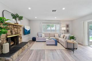 Relax and Play Pool Table, Hot Tub and Mini Golf Fun! - La Mesa - 1