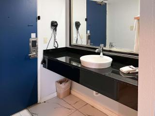 Studio 6 Suites Delano, CA - 1