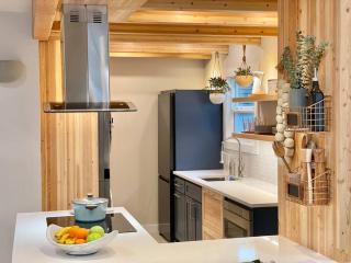 Cabin Vibes Condo in North Capitol Hill - Seattle - 9
