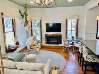 Austin Landmark 1894 Bouldin Creek Farmhouse - 4