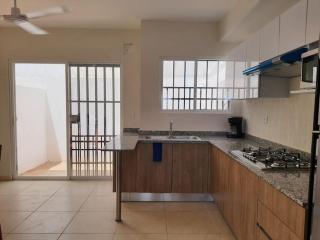 Casa de 3 habitaciones TODAS con baño propio, 3 y medio baños en toal, alberca, cupo hasta 12 personas - 8