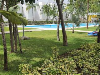 Casa de 3 habitaciones TODAS con baño propio, 3 y medio baños en toal, alberca, cupo hasta 12 personas - Playa del Carmen - 2