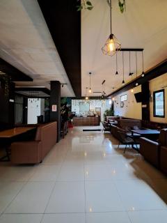 HEMRA HOTEL - Balikpapan - 4