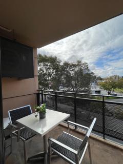 420 Spacious City Sanctuary Poolgym 2x2 - Perth - 4