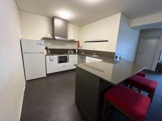 420 Spacious City Sanctuary Poolgym 2x2 - Perth - 5