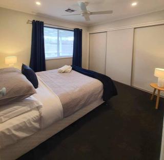 Golf and Grapes - Sunbury - 1