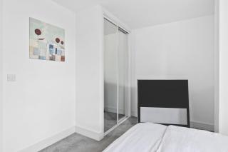 Luxurious 2 Bedroom Apartment with Free Parking - Chelmsford - 2