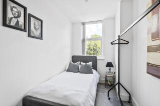 Luxurious 2 Bedroom Apartment with Free Parking - Chelmsford - 5