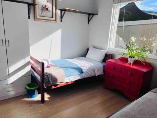 Twin Room -2single beds in share house in Queanbeyan & Canberra - Queanbeyan - 1
