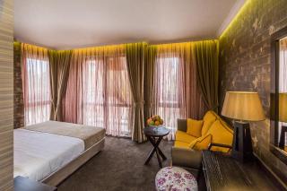 8 1/2 Art Guest House - 0