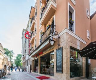 8 1/2 Art Guest House - 8