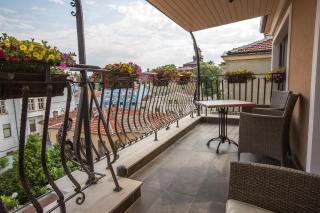 8 1/2 Art Guest House - 1