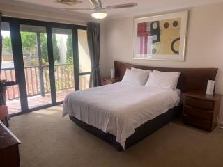 Super spacious Fremantle Villa 3 Bedrooms 3 Bathrooms - Fremantle - 9