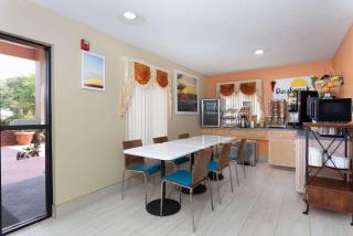 Days Inn by Wyndham Chipley - 1