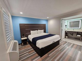 Travelodge Inn & Suites by Wyndham Fullerton - Fullerton - 1