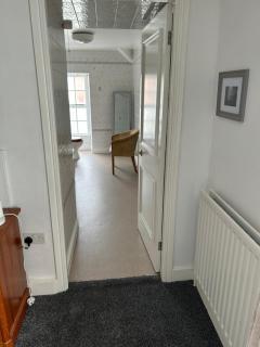 Holland Arms Hotel - Llangristiolus - 3