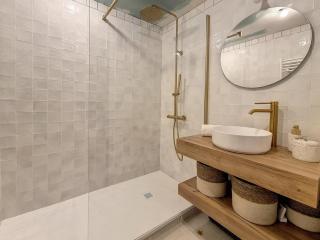 Appartement rénové, balcon, navette, WiFi - FR-1-688-58 - 3