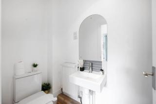 3-Bedroom Apartment Short Term Rental & Flexible Renting Limehouse with Free WiFi & Free Parking - Londra - 5