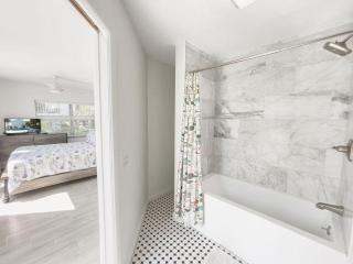 Barefoot Bungalow - New Smyrna Beach - 2