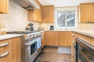 330 W Pacific B townhouse - 5