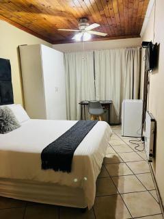 EXCLUSIVE GUEST HOUSE - 4