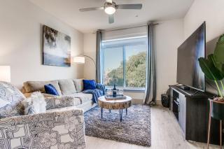 Luxury Condo facing RiverWalk Free Parking Pet Friendly Centrally Located - San Antonio - 8
