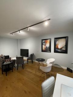 1 Bed House, Free Parking, Braintree City Centre with Sky TV - 0