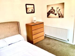 The Washington Sleeps 10 people park 4 cars - Bristol - 5