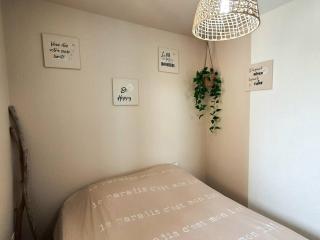 Au bord de la plage du Grazel - 7