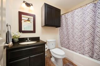 Hummingbird Haven 2 Cozy Comfort Haven - Parking at No Extra Cost - 6