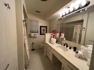 JI13- ,A two bedroom, one bath house with den, covered outdoor dining area and fenced in yard at our Joplin Inn home - Mount Ida - 5