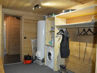 Chalet cosy 6 personnes, 80 m², proche pistes et village, poêle à bois, parking, non fumeur - FR-1-733-145 - 2