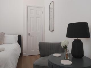 Flat 7 - Newly Renovated - 5