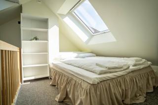 Vibrant apartment on bustling street, above a restaurant - Perfect for tourists, - 5