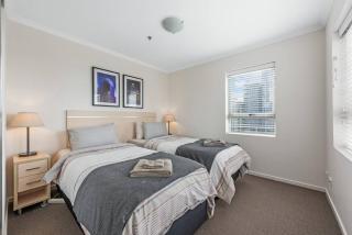 Central Heights ~ 2Bed/2Bath/Car/Pool/Views ~ CBD - Brisbane - 3
