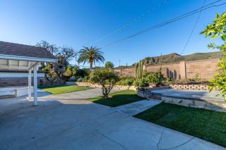 Modern 3 King Beds, Beautiful Large Backyard, WFH, Long Stays, Waterfall, WI-FI, FWY, 25 mins to Beach - 7