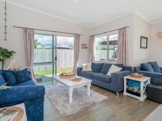 Hawk Hill Getaway - Cooks Beach Holiday Home - 4