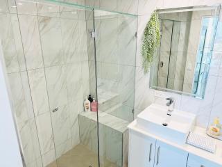 Modern Gold Coast Apartment with great Amenities - Gold Coast - 2