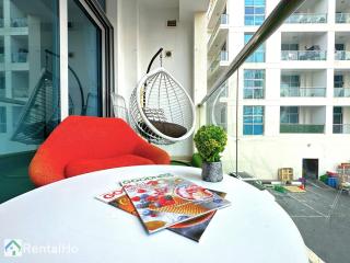 Big Studio w/ Balcony and easy access to the Beach - Dubai - 3