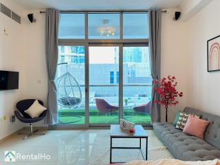 Big Studio w/ Balcony and easy access to the Beach - Dubai - 0