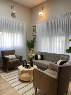 Luxury Dizengoff Studio with Large Private Backyard 5 Min Walk to the Beach - Tel Aviv - 0