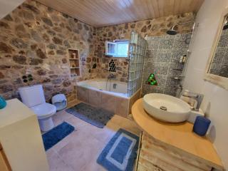 Eco-Friendly Villa - Hot Tub Forest & Sea Access - 4