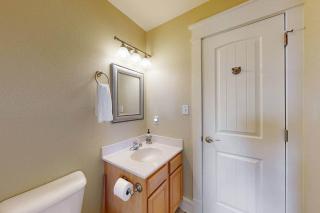 Spacious Beach House 5BR Hatteras Island home steps from OBX NC Beaches - Rodanthe - 1