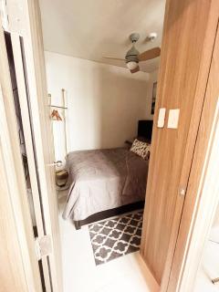 Cozy Penthouse 2BR Suite w Balcony - Amazing Manila Bay View and City Skyline near MOA - Manila - 8