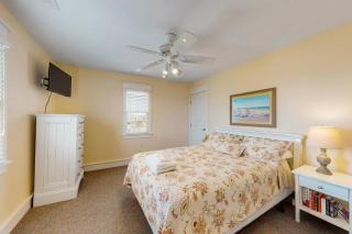 Spacious Beach House 5BR Hatteras Island home steps from OBX NC Beaches - Rodanthe - 2