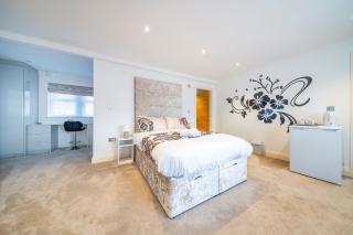 *RC7C* For your most relaxed & Cosy stay + Free Parking + Free Fast WiFi * - Batley - 9