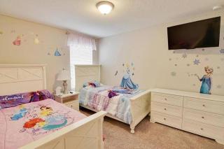 Elegant 6BR Vacation Home with Private Pool at ChampionsGate - Davenport - 4