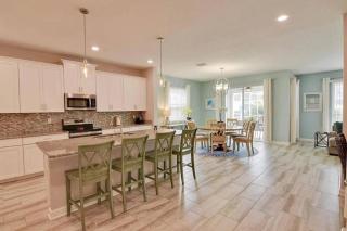Elegant 6BR Vacation Home with Private Pool at ChampionsGate - 1