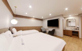 H Avenue Hotel in Gyeongju - Gyeongju - 2