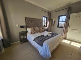Plettenberg Bay Unit 17 Whale Rock Gardens Apartment with Backup Power - 9